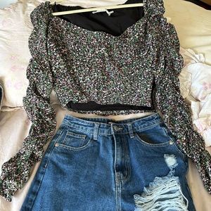 LOWCUT LONG SLEEVED CROP TOP. LIKE NEW